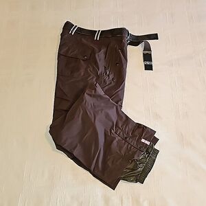 This is a pair of ski/snowboard pants from Bonfire.